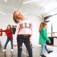 niñas bailando danza urbana